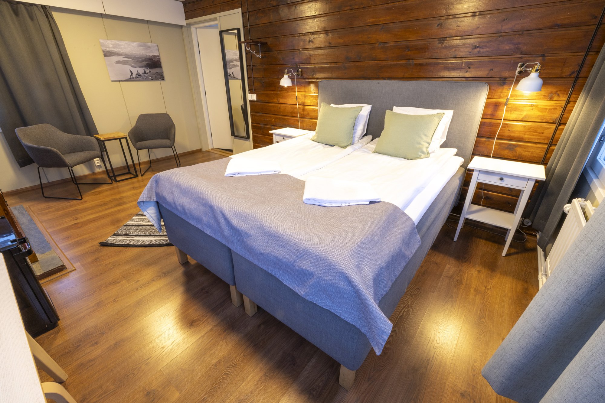 Kilpisjärven Retkeilykeskuksen kahden hengen huone jossa ei ole omaa kylpyhuonetta