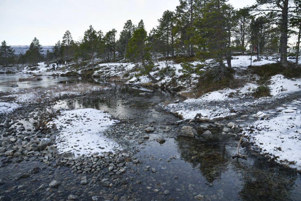 Matkalla ylitettiin useita pieniä kivikkoisia puroja