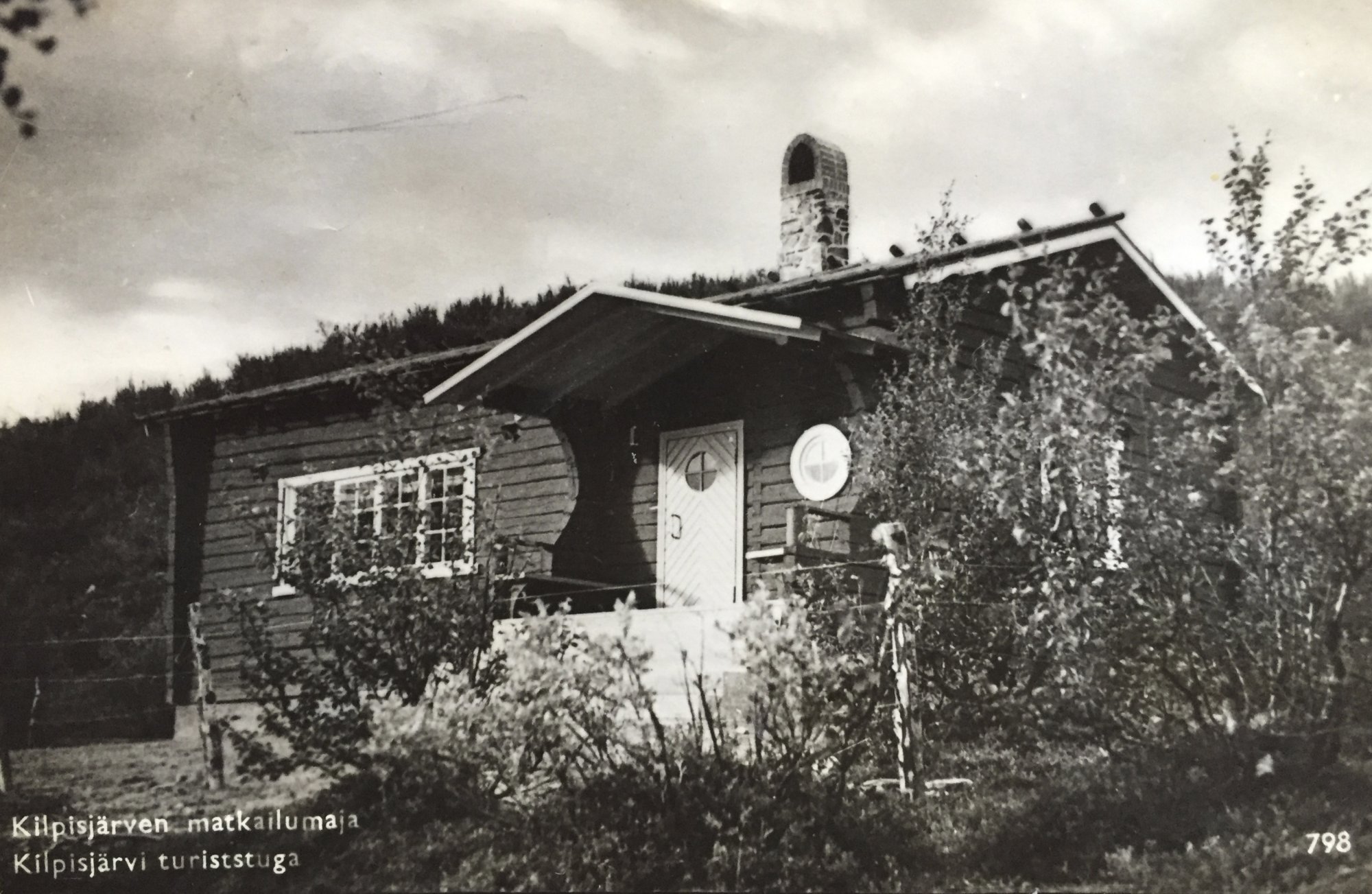 Mustavalkoinen vanha kuva Kilpisjärven Retkeilykeskuksen edeltäjästä Siilastuvasta